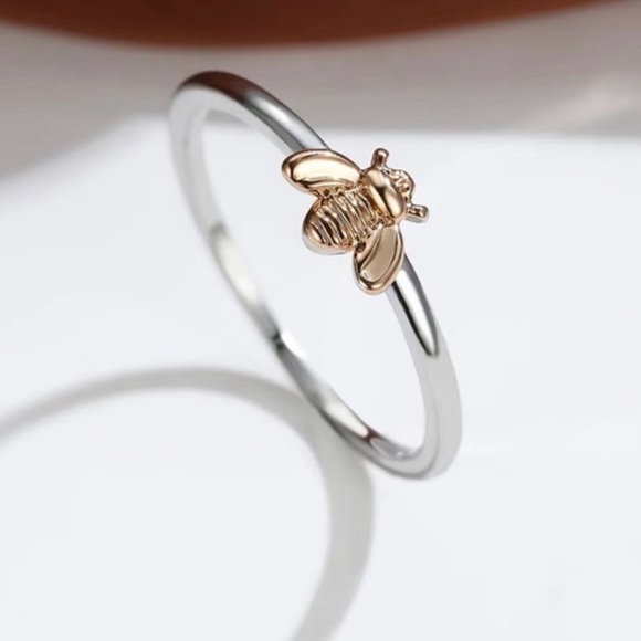 Bee Ring Simple Dainty Minimalist Two-Tone honeybee ring - Picture 2 of 6